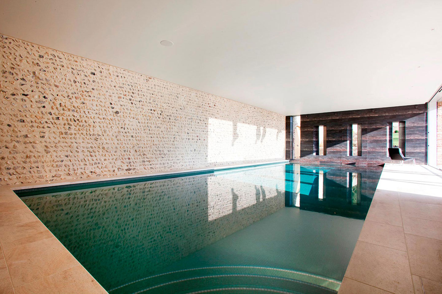 плавательный бассейн в Восточном Суссексе, построенный по индивидуальному проекту