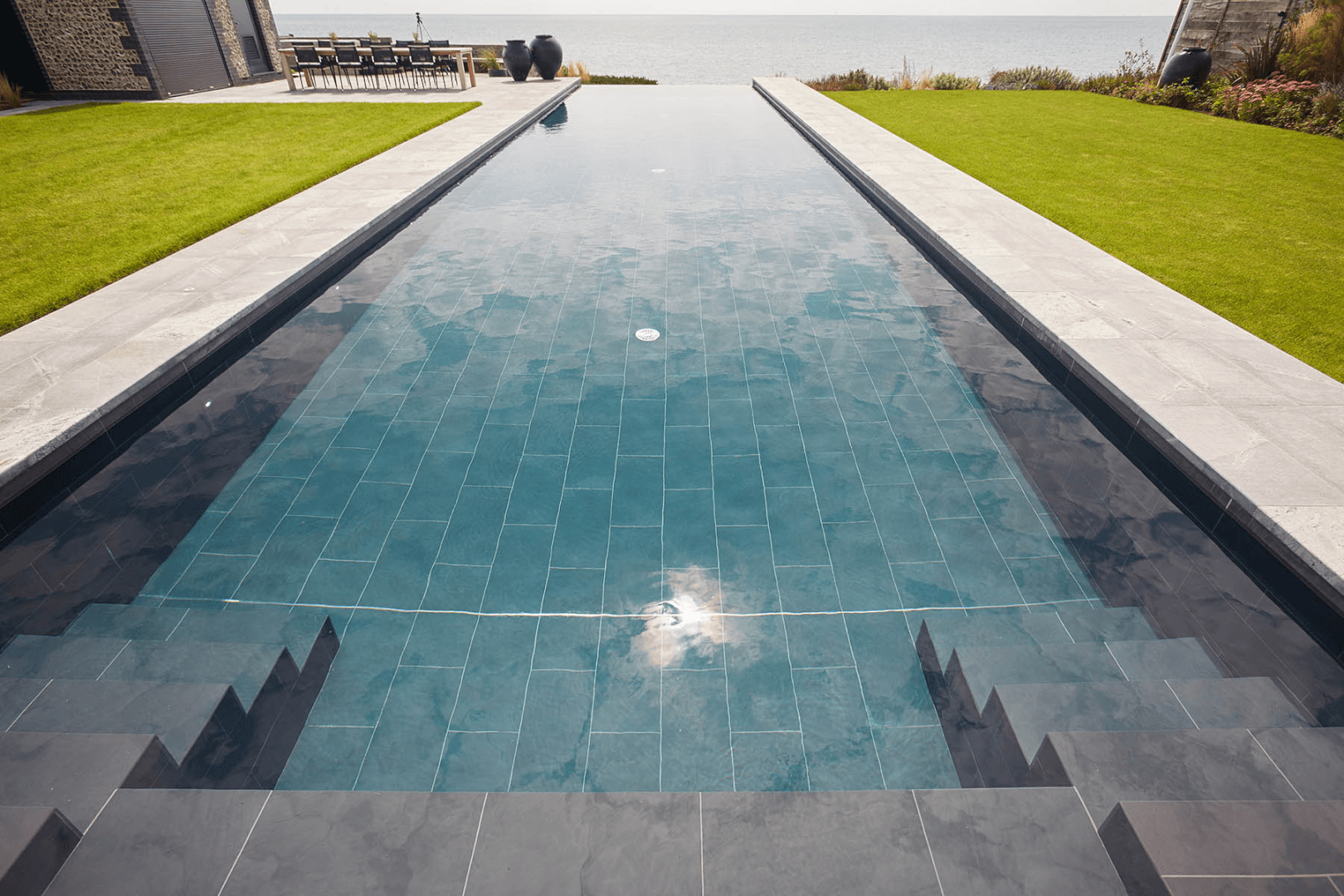 Why Choose an Infinity Edge Swimming Pool? Guncast design & build